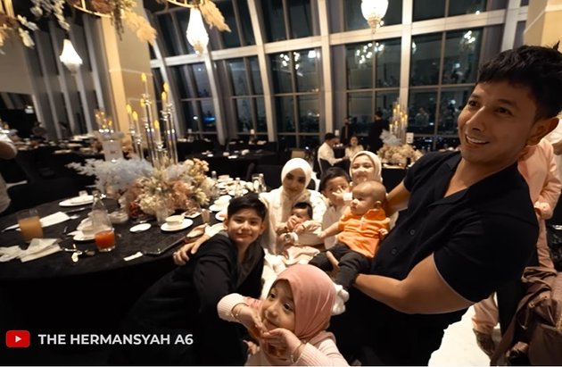 Cute Portraits of Arsy and King Faaz During Iftar: Holding Hands, Sitting Side by Side, and Teased by Krisdayanti