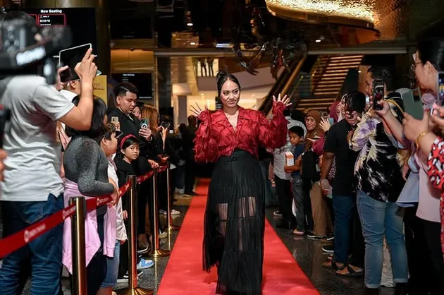 Gendhis Maharany di gala premier