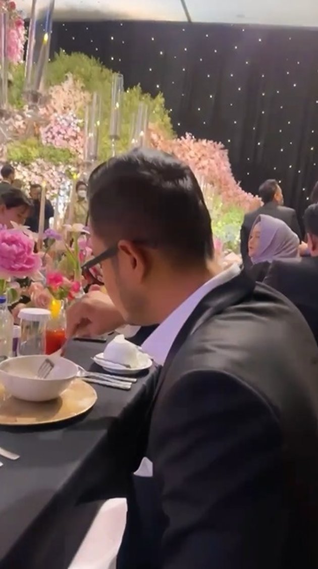 Portrait of Gilang and Shandy Crazy Rich Malang at Deddy Corbuzier's Wedding, Surprised There's No Envelope Box - Seats Have Been Arranged