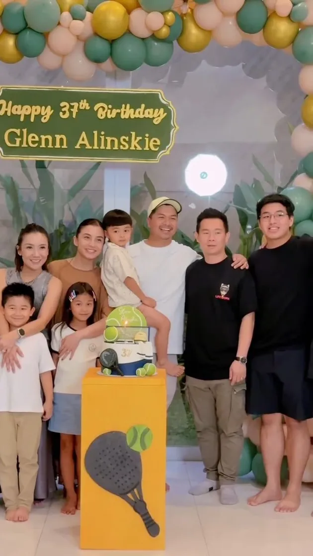 Glenn Alinskie dan keluarga