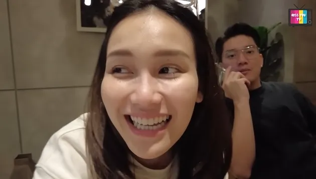 Potret Hangout Ayu Ting Ting dan Boy William