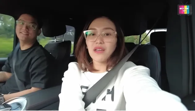Potret Hangout Ayu Ting Ting dan Boy William