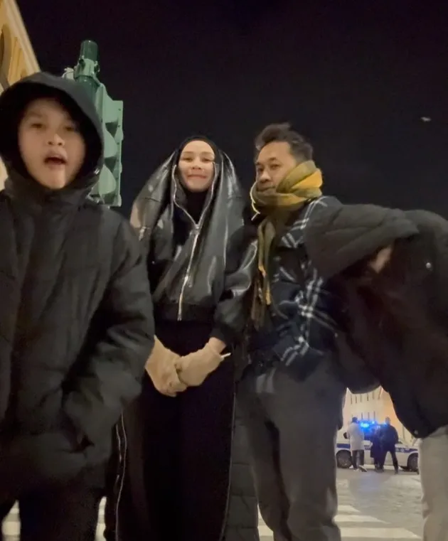 Zaskia Adya Mecca Ajak Anak-Anak Liburan ke Vatican