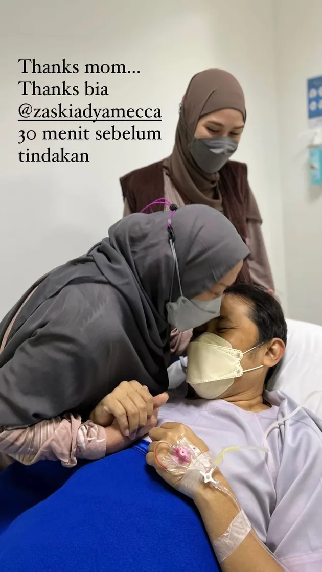 Portrait of Hanung Bramantyo Undergoing Nerve Entrapment Surgery, Zaskia Mecca and Her Mother Stayed Faithful