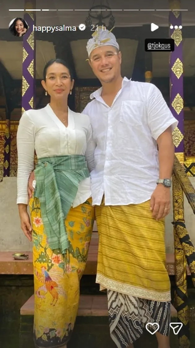 Penampilan Cantik Happy Salma