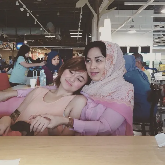 Marshanda dan Keluarga