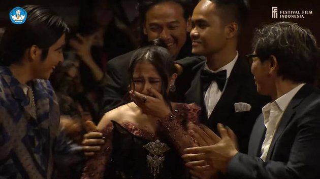 Emotional Portrait of Prilly Latuconsina Receiving the Citra FFI 2023 Award for Best Supporting Actress