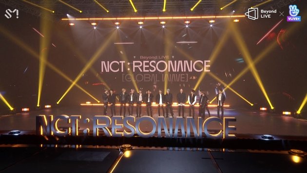 Konser NCT: RESONANCE 'Global Wave' dibuka oleh NCT U - BOSS yang merupakan salah satu lagu paling populer NCT U. Kali ini Sungchan ikut bergabung menggantikan Taeyong yang cedera.