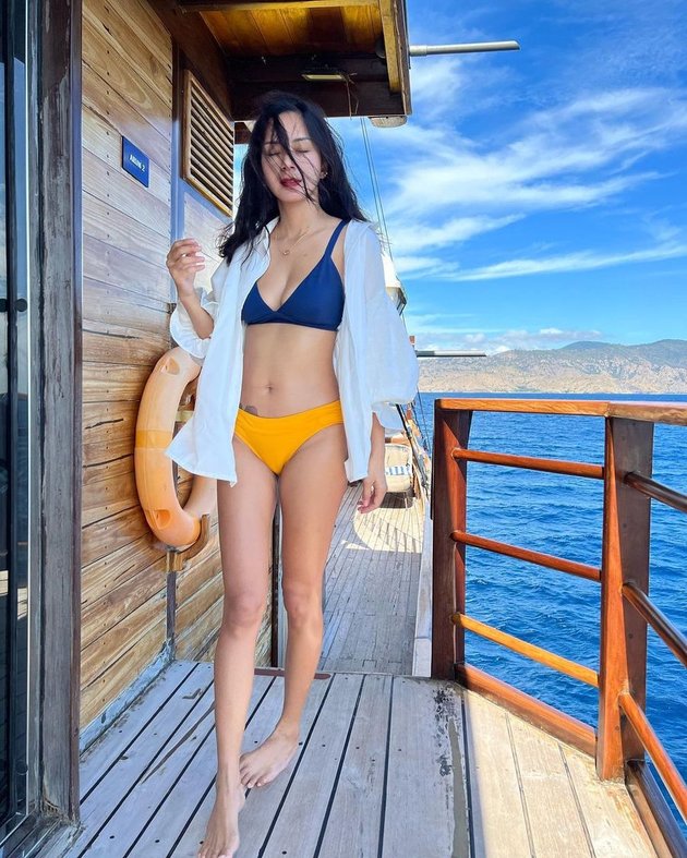 Portrait of Hot Mom Kirana Larasati Wearing a Bikini, Even More Beautiful and Sexy - Tattoo on the Lower Stomach Becomes the Spotlight and Netizens Auto Zoom