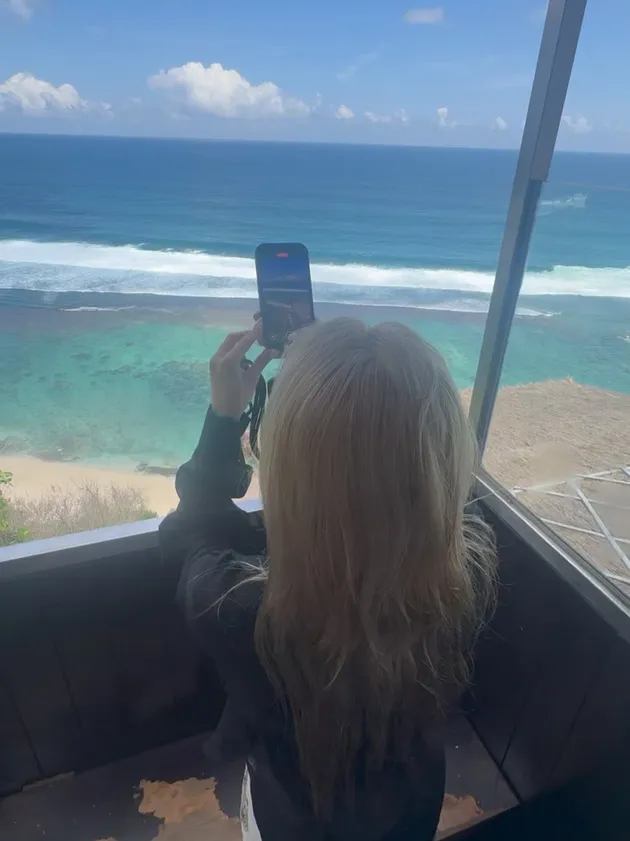 Hyoyeon SNSD Kembali Melokal di Bali