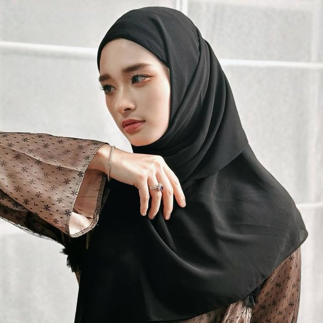 8 Photos of Inara Rusli that are Now Criticized by Netizens, After Removing Her Veil and Often Posting Selfie Photos - Accused of Being More Flirtatious