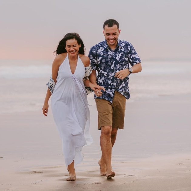 Beautiful Portrait of Indah Indriana, the Actress of 'BUKU HARIAN SEORANG ISTRI,' with Her Husband After Marriage, Romantic Honeymoon in Bali