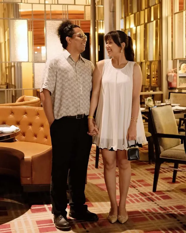 Indah Permatasari bahagia