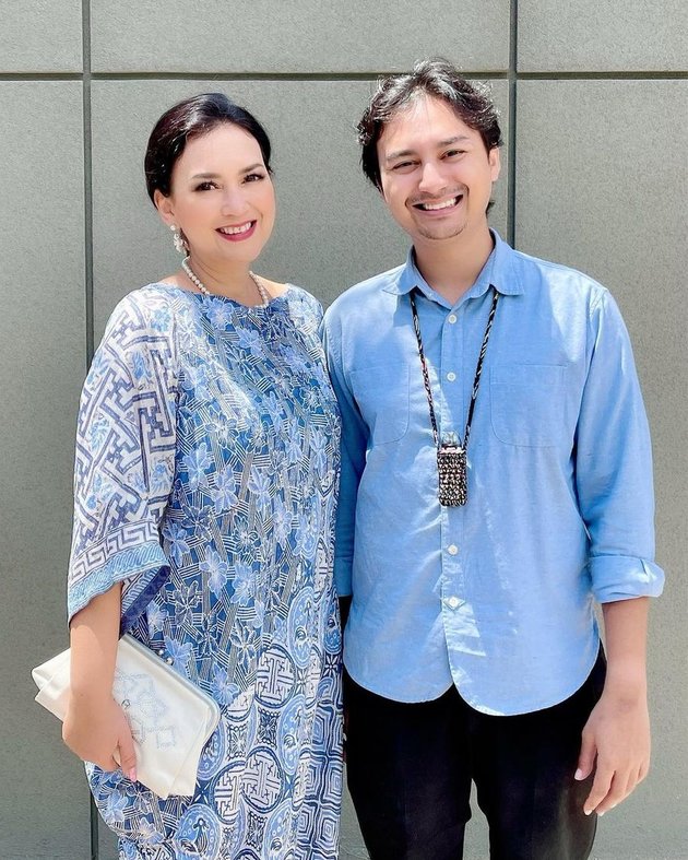 Portrait of Ira Wibowo with a Handsome and Young 'Boyfriend', Becoming a Wedding Partner and Playing Tennis