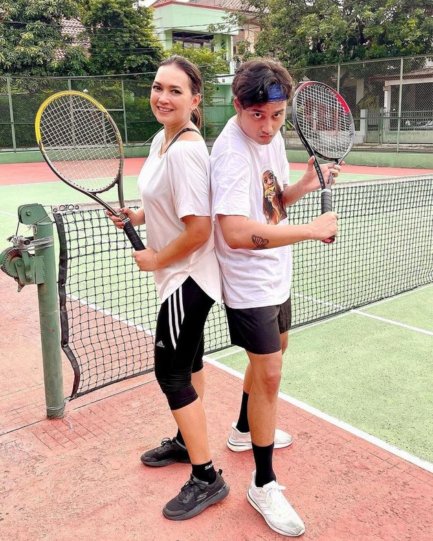 Portrait of Ira Wibowo with a Handsome and Young 'Boyfriend', Becoming a Wedding Partner and Playing Tennis