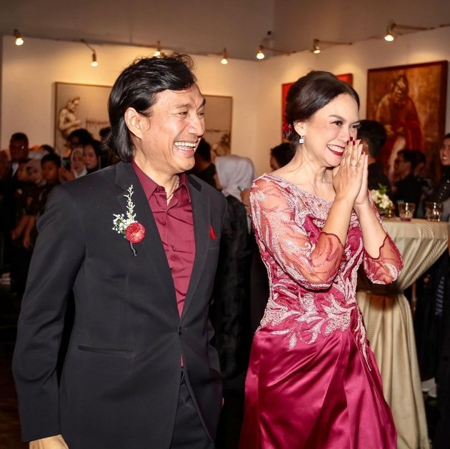 Portrait of Ira Wibowo and Katon Bagaskara Harmonious at Their Child's Wedding, Still Affectionate Despite Being Divorced - Private and Simple Event
