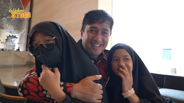 Portrait of Irfan Hakim Crying Continuously When Sending His Twin Children to Boarding School, Can't Bear to Separate