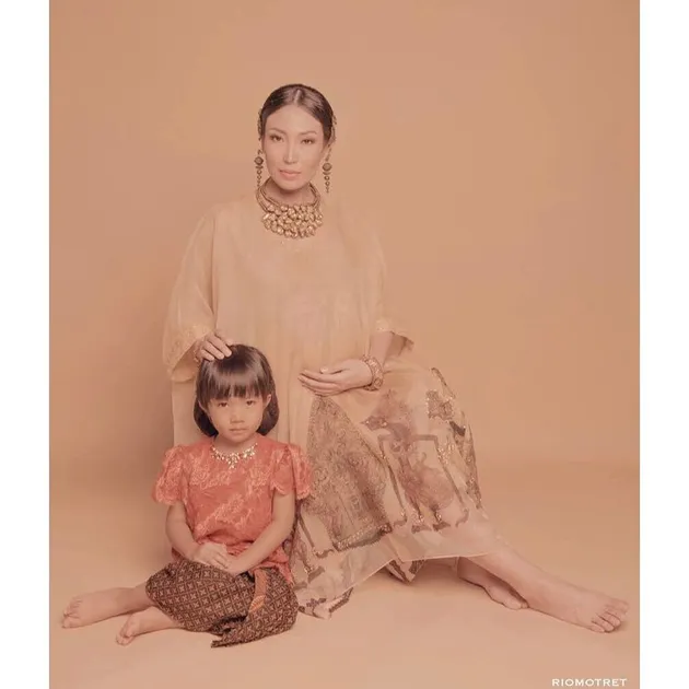 ayu dewi, rio motret