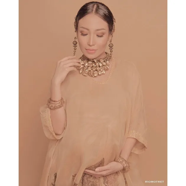 ayu dewi, rio motret