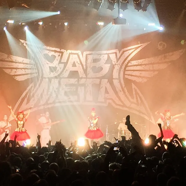 Bahkan mereka pun pernah tampil satu panggung dengan Iron Maiden.