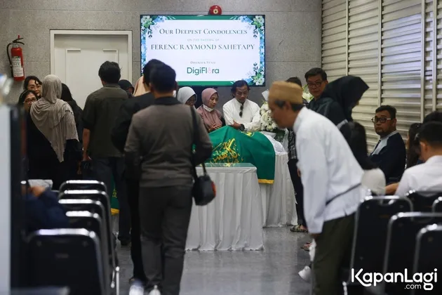 Jenazah Ray Sahetapy Disemayamkan di Rumah Duka