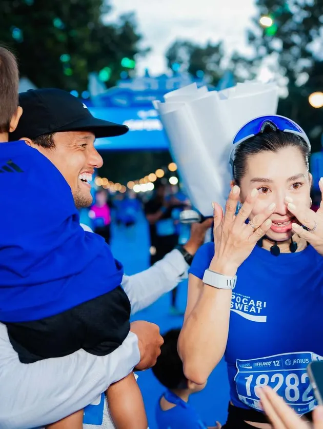 Potret Jennifer Bachdim Sukses Jalani Half Marathon di Bandung