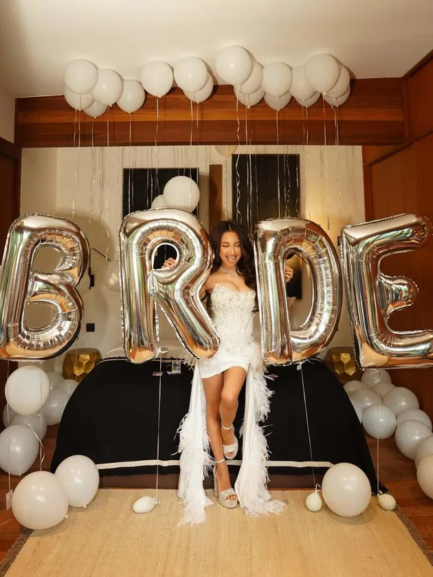 foto Jennifer Coppen saat bridal shower