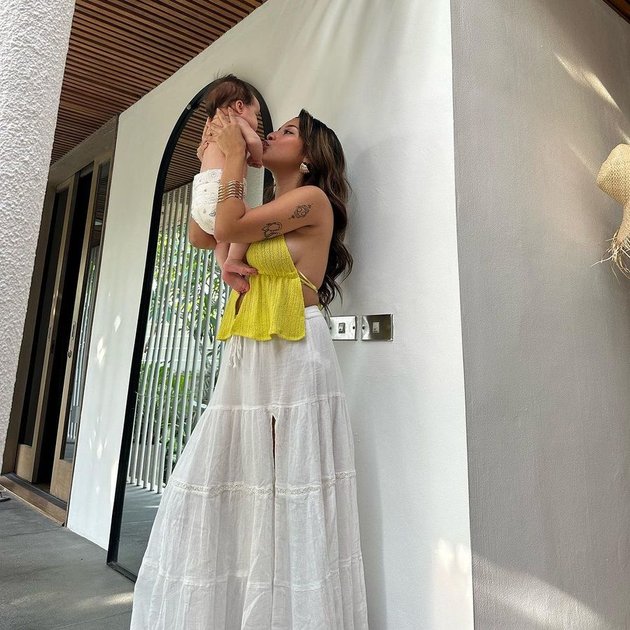 Portrait of Jennifer Coppen Becoming a Hot Mommy After Giving Birth - Flooded with Praise from Netizens!