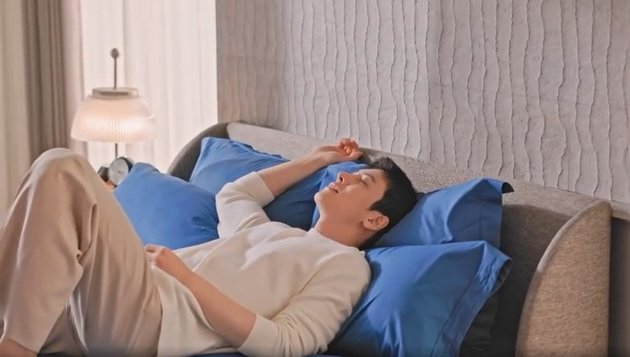 Portrait of Ji Chang Wook Looking Extremely Handsome While Shooting an Advertisement for Indonesian Bedsheets, Making People Dream
