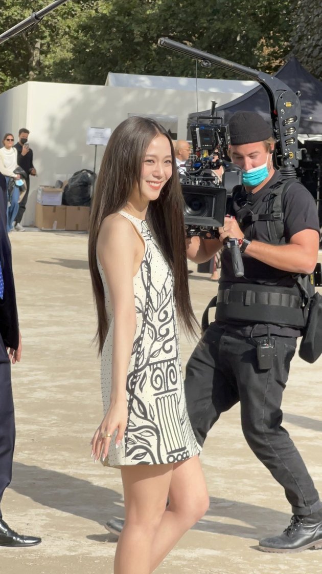 Jisoo BLACKPINK's Portraits at Paris Fashion Week 2021, Her Beauty is Real in Untouched Photos - Tightly Guarded Like a President