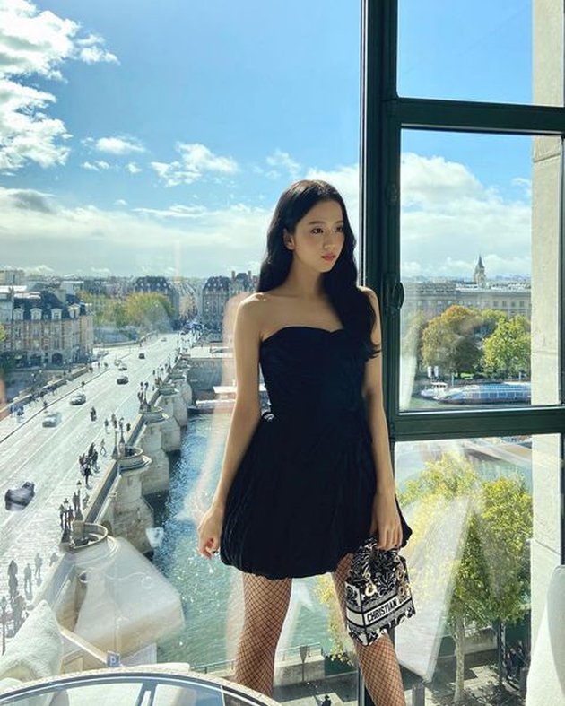 Portrait of Jisoo BLACKPINK in Paris for DIOR Fashion Show, Upload Previously Leaked Photos by GurumiHaribo!
