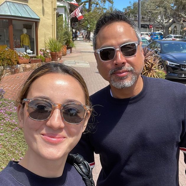 Portrait of Julie Estelle and Her Husband After 1.5 Years of Marriage, Without Makeup During a Meaningful Vacation Together
