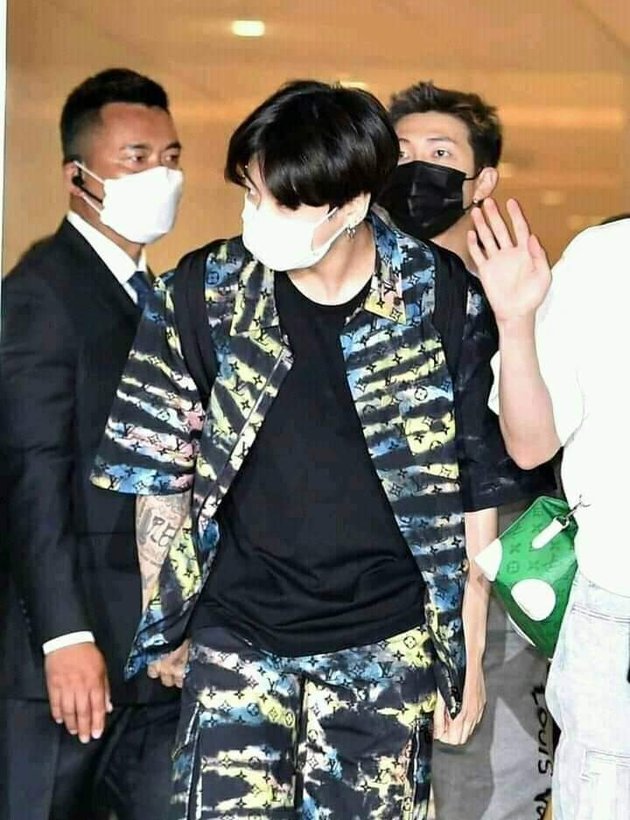 jungkook louis vuitton outfit