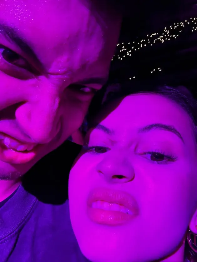 Potret Junior Roberts dan Sandrinna Michelle yang Sudah 3 Tahun Pacaran