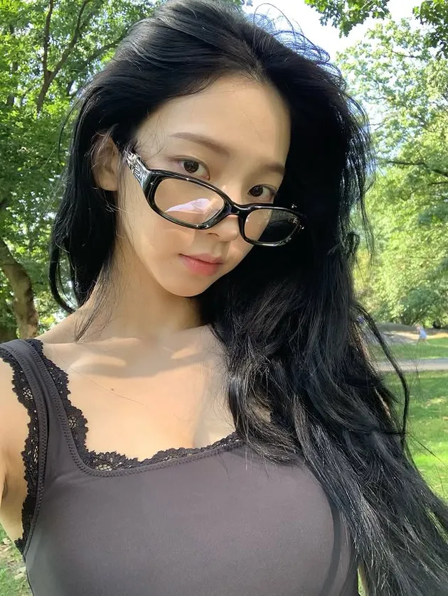Karina aespa selfie dengan bare face