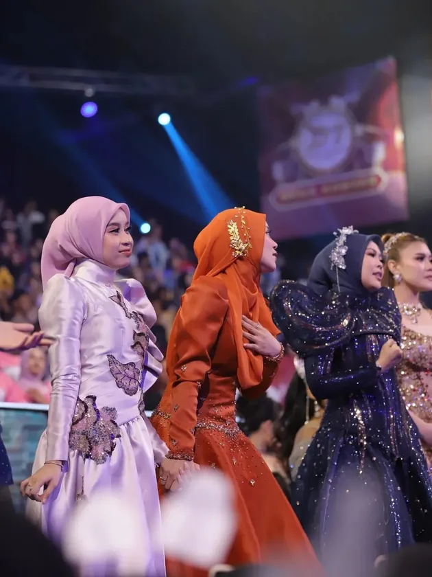  Mila DA7 dan Lesti di atas panggung.