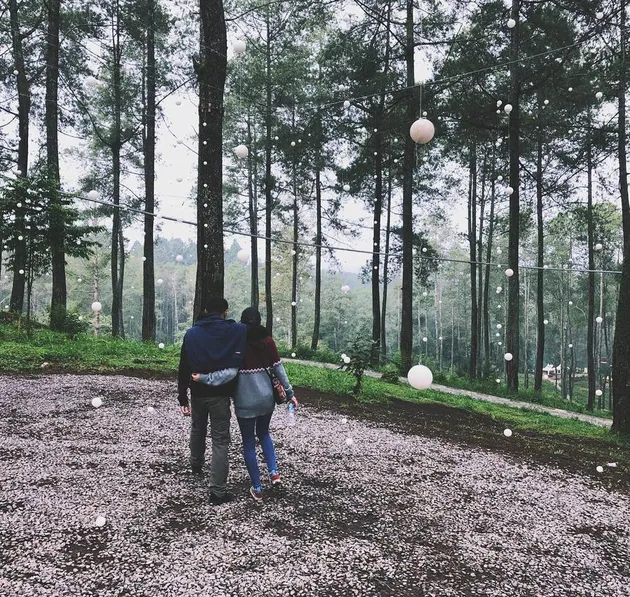 Adrian Hashfi dan Pacar