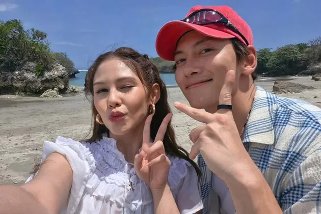 potret ji chang wook dan vanesha di pantai