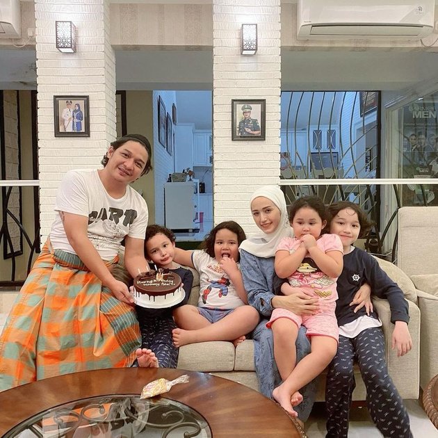 Portrait of Togetherness of Pasha Ungu and Adelia with Their Four Children, All Cute