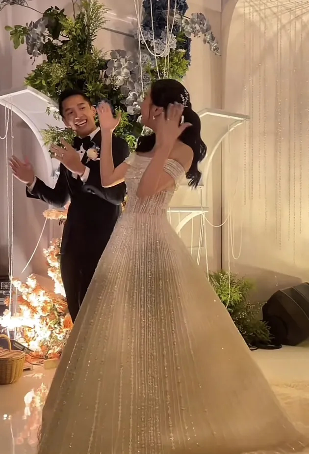 Potret Kebersamaan Shanju dan Jojo Bareng Groomsmen dan Bridesmaid