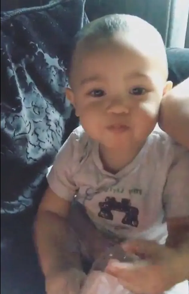 Ahmad Syailendra Aerlangga alias Baby R sekarang sedang belajar berjalan.