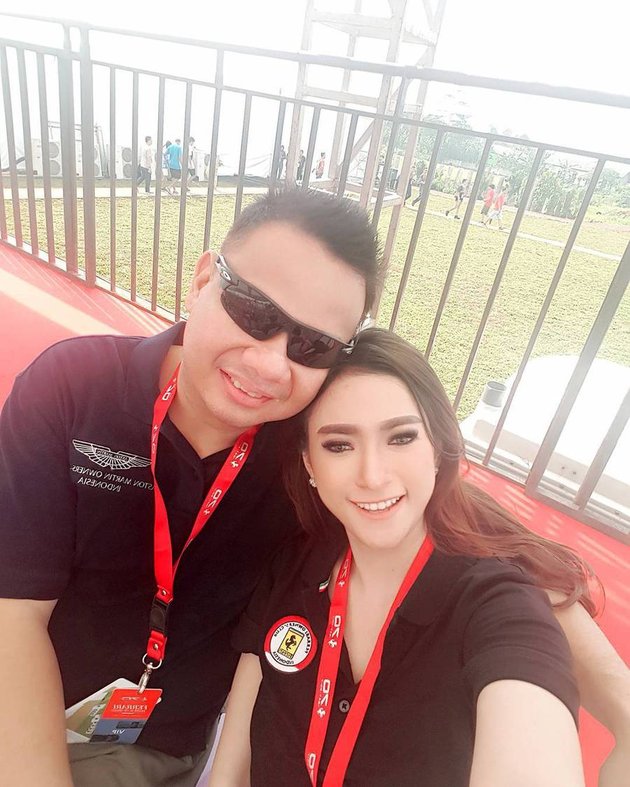 POTRET KEDEKATAN AMEL ALVI DAN PRIA TAJIR PECINTA MOBIL 