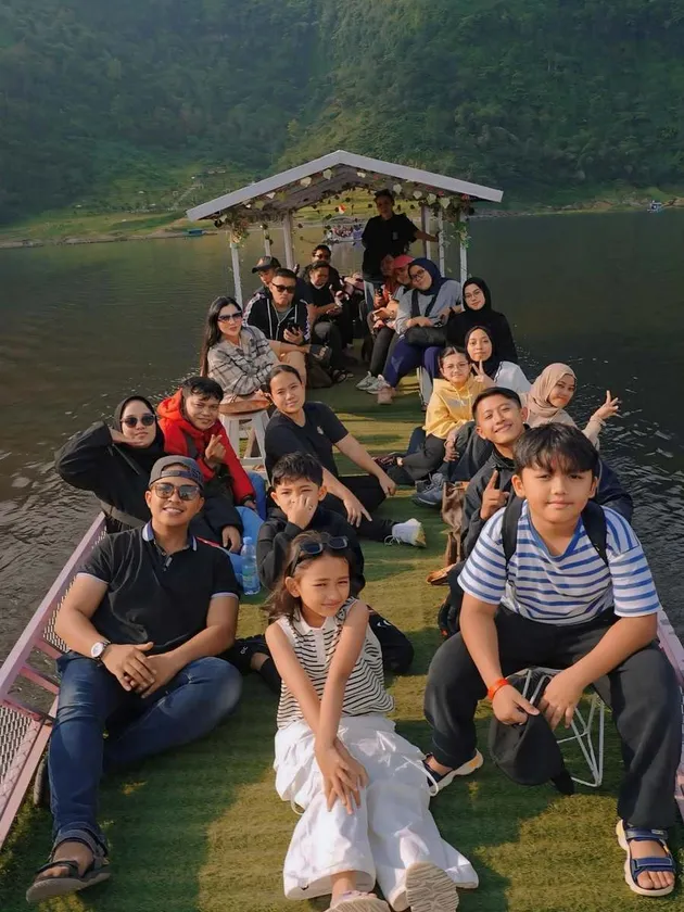 Potret Keluarga Anang Ashanty Liburan
