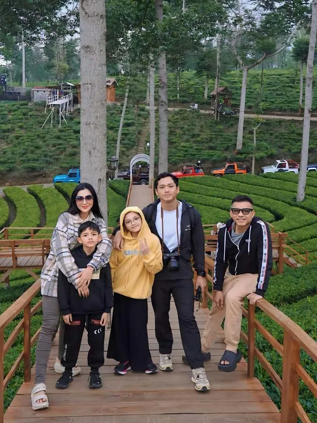 Potret Keluarga Anang Ashanty Liburan