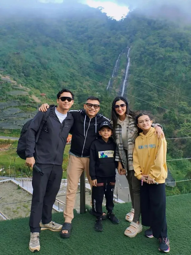 Potret Keluarga Anang Ashanty Liburan