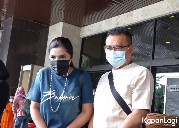 Portrait of Ashanty and Anang Hermansyah Leaving Quarantine at Hotel After Vacation in Dubai
