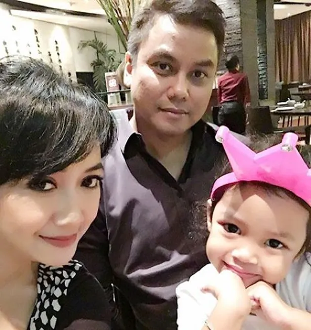 Rheina Ipeh dan Keluarga