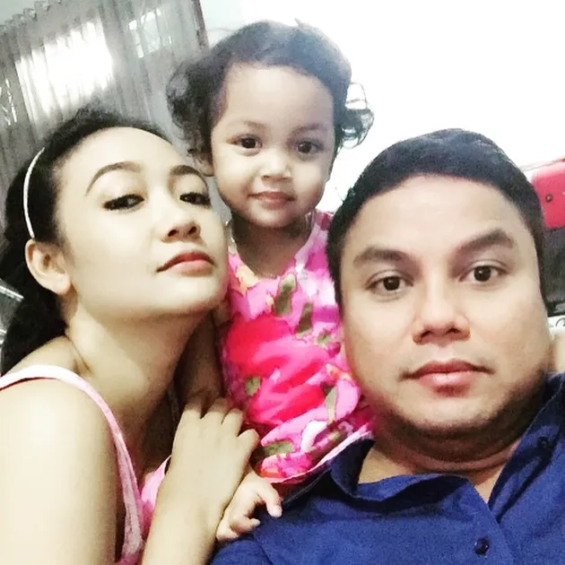Rheina Ipeh dan Keluarga