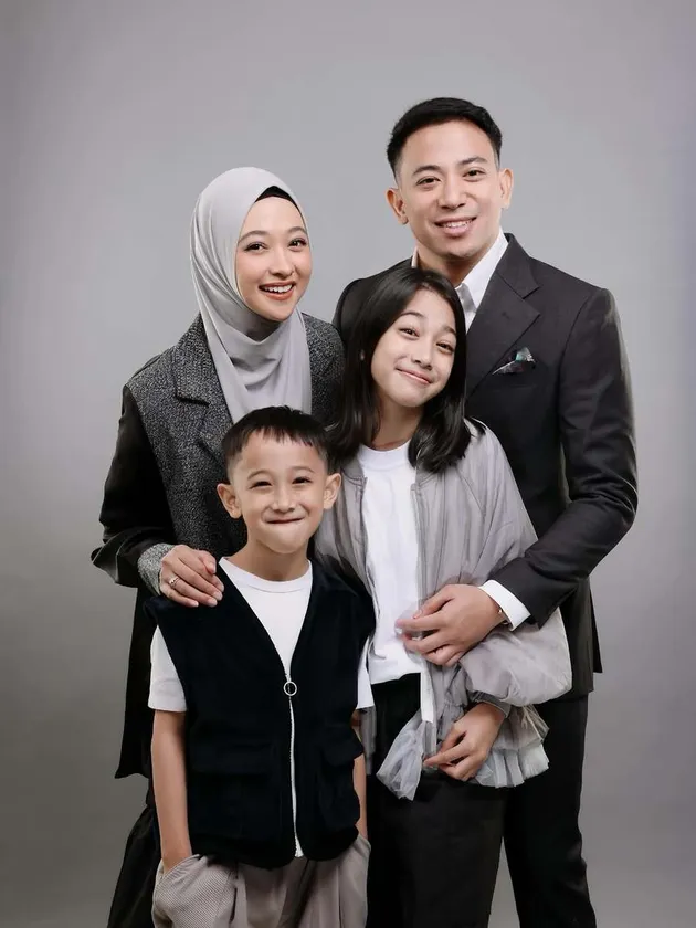 Senyum manis Keluarga Poppy Bunga
