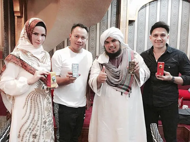 Potret Kemesraan Angel Lelga Dan Vicky Prasetyo Sudah Jadian